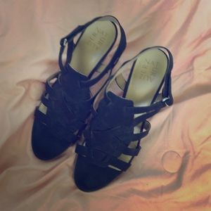 Size 11 Naturalizer black strap heels